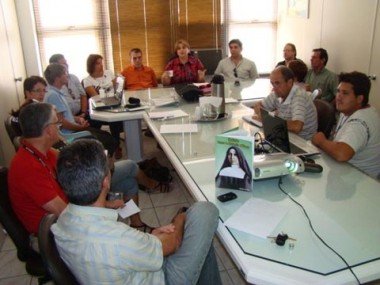 Integrantes de diversos órgãos municipais e estaduais reuniram-se para definir ações de prevenção.