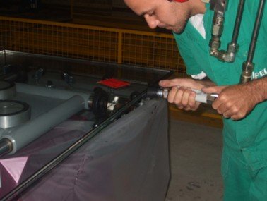 mercado-de-trabalho-mais-de-15-mil-vagas-de-empregos-sao-criadas-1 Em julho, a Vipel, indústria de vidros, contratou 12 novos empregados e prepara-se para ampliar a produção.