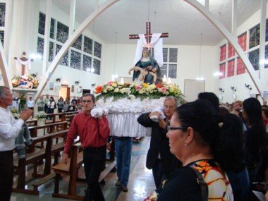 Dia de celebrar a fé e homenagear a padroeira