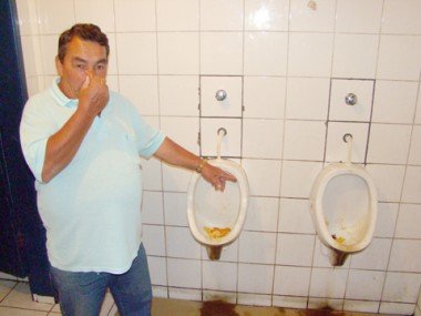 falta-higiene-no-sanitario-do-terminal-urbano-situacao-de-calamidade-1