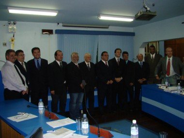 Mais cadeiras nas câmaras: Aumento será definido pelos próprios vereadores