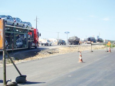 br-101-obras-serao-paralisadas-1 Para evitar ainda mais transtornos no trânsito da BR-101 no feriado, obras ficam suspensas até terça-feira.