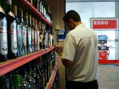 lei-dos-bares-beber-em-postos-deve-ser-proibido-1