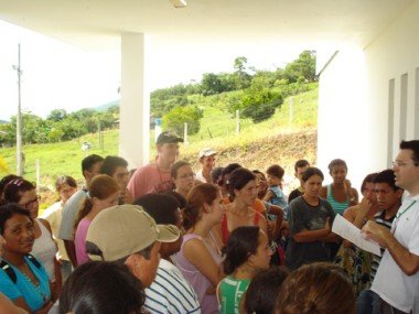 Impasse: Empresa amanhece lacrada