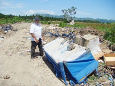 saude-publica-area-e-tomada-pelo-lixo-1