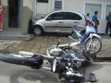 Assalto frustrado: Ladrões sofrem acidente enquanto fogem