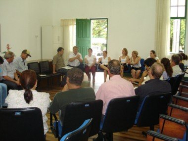 Cães de rua: Construção de canil é descartada