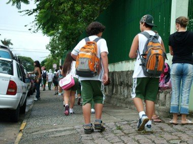 Em 3 escolas, aulas iniciam só na próxima semana