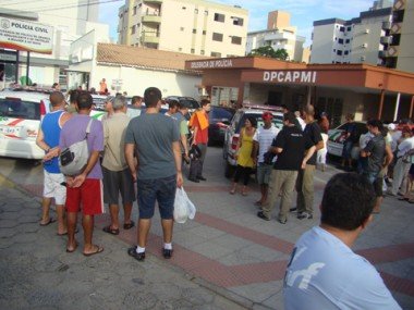 Revolta: População queria linchar os menores