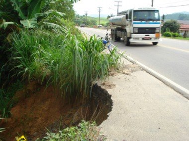 SC-438: Erosão preocupa moradores