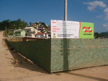 Centro de Múltiplo Uso: Obra é suspensa