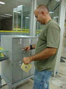 guarda-volumes-bancos-adequam-se-as-novas-regras-1 Ricardo Nunes Corrêa, engenheiro civil, concorda com a instalação de guarda volume nas agências bancárias, pois diminuem os transtornos na porta eletrônica