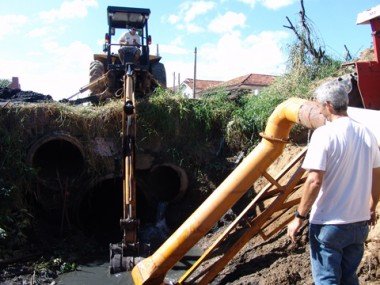 Obra de drenagem: Rede é desobstruída