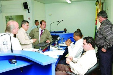 Perda de mandato: Oficiais de justiça estão à caça do presidente