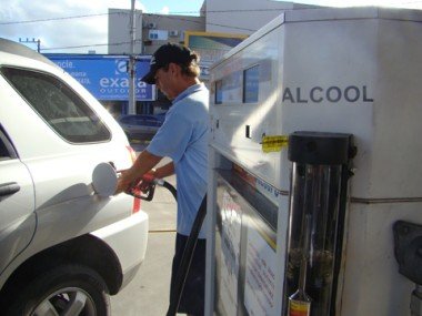 Preço do etanol cai 16,7% nas usinas, mas apenas 1% nas bombas