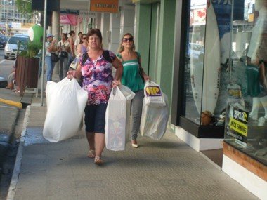 Comércio: Funcionários devem cruzar os braços