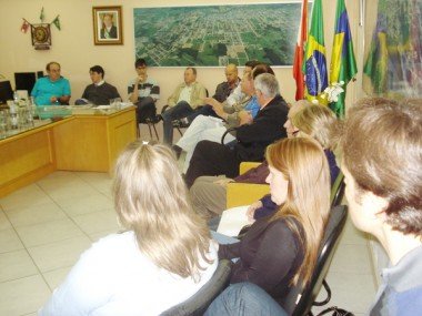 Comércio: Projeto que regulamenta os horários é retirado da pauta