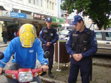 guarda-municipal-de-tubarao-lei-que-autoriza-armamento-e-aprovada-1