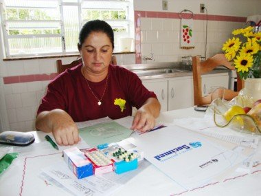 Saúde: Paciente luta para tomar a vacina