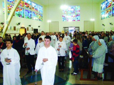 Fé: Celebração de Corpus Christi atrai fiéis