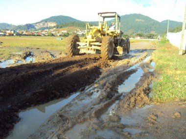 Infraestrutura: Tempo firme, máquinas nas ruas