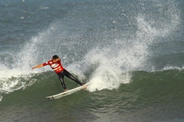 Surfe no Farol: Favoritos confirmam boa fase no 2º dia de disputas