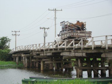 Ponte de Congonhas: Apesar do risco, motoristas insistem