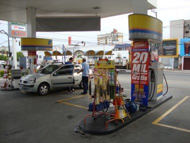 economia-gasolina-sofre-reajuste-1 Não somente os proprietários de veículos sentem no bolso o aumento do preço dos combustíveis.