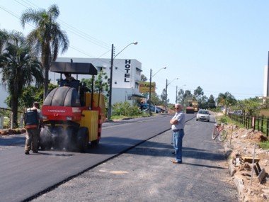 Infraestrutura: Mais uma rua é asfaltada