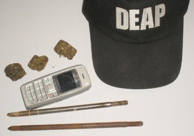 Presídio Regional de Tubarão: Maconha, celular e facas artesanais são apreendidos