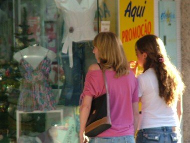 Economia: Geração de emprego já é 10% maior do que em 2009
