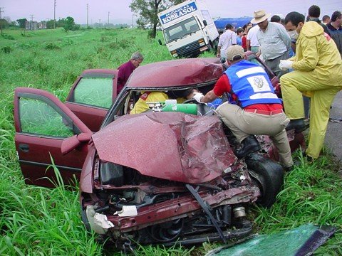 163-mortes-no-transito-em-2010-1 Os acidentes mais graves que resultaram no maior número de mortos este ano ocorreram em rodovias estaduais e na BR-101. Colisões em dias de chuva foram as mais comuns.