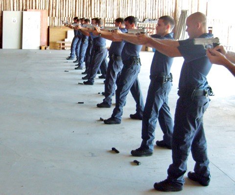 43-profissionais-a-mais-para-seguranca-publica-1 Quinze guardas municipais fizeram um curso de tiro este ano em Florianópolis e estão prontos para atuar.