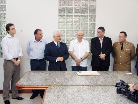 batista-lanca-projeto-na-proxima-semana-1 Simples e rápido, Batista lembrou de sua trajetória como homem público de forma emocionante. Ele será prefeito até a quinta-feira da próxima semana. O mandatário eleito, Manoel Bertoncini, e o vice, Pepê Collaço (PP), saem de férias.