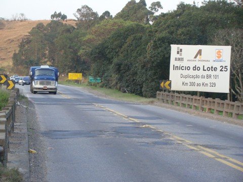 decisao-sai-em-janeiro-1 No lote 25 só há resquícios de obra. Consórcio responsável tem menos de 30 dias para retomar o serviço.