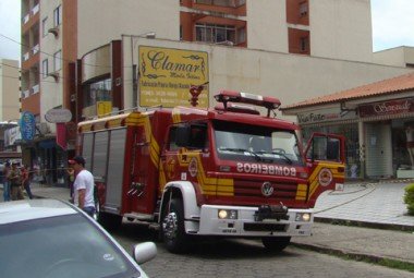 Susto na hora do almoço: Loja de moda íntima é parcialmente destruída em incêndio