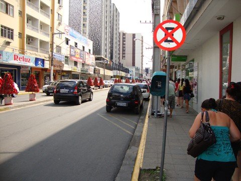 licitacao-so-no-proximo-mes-1 Muitos motoristas não respeitam a sinalização e estacionam em locais proibidos, como em faixa amarelas ou vagas destinadas a idosos