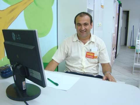 sobram-vagas-1 O gerente da loja Koerich, Leonardo de Sousa Nunes, alerta que recebe muitos currículos. Mas falta qualificação