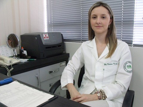 sol-na-infancia-pode-causar-cancer-1 A dermatologista Mariane Corrêa Fissmer alerta que o protetor não protege contra todos os tipos de raios solares. Mas o seu uso é indispensável.