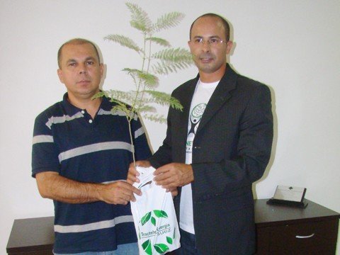 bloko-rosa-planeja-festa-sustentavel-1 O presidente do bloco, Renato Braz, e o engenheiro Fernando Rodrigues pregam uma folia ecológica para o próximo dia 5.