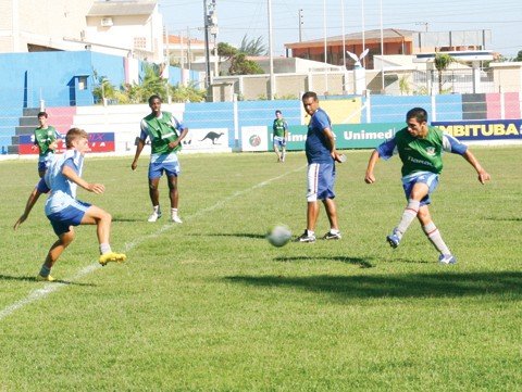 imbituba-joga-por-vaga-no-g4-1 Os jogadores participaram de um recreativo na tarde de ontem.
