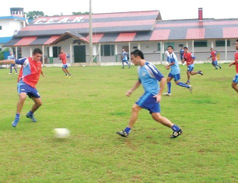 aguia-vai-a-itajai-em-busca-de-seis-pontos-1 Os jogadores têm treinado em dois períodos.