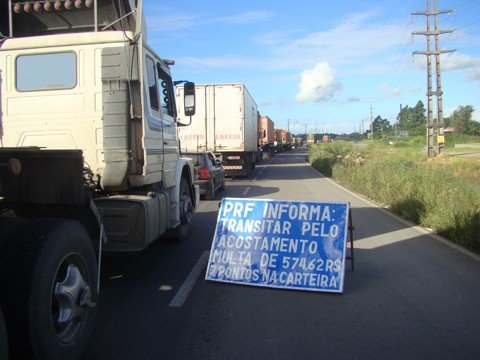 cai-o-numero-de-multas-1 Maior fiscalização resultou na diminuição das multas por ultrapassagens pela direita