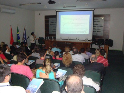 defesa-civil-deve-trabalhar-para-minimizar-riscos-1 No seminário, várias autoridades debateram as condições de Tubarão