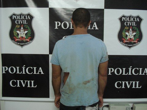 homem-atira-no-irmao-1 O irmão mais novo, de 30 anos, atirou no mais velho, de 36, e foi levado ao presídio