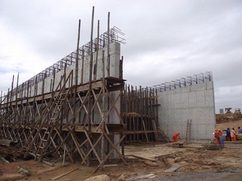 inicia-obra-de-aterro-no-sao-cristovao-1 PI do São Cristóvão começou a receber o aterro nesta sexta-feira. Trabalho prossegue na próxima semana