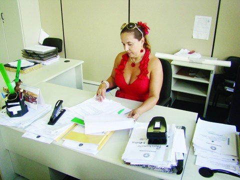 ja-regularizou-seu-titulo-1 A chefe de cartório Marisley Gomes Silvério afirma que a procura pela regularização é baixa em Tubarão