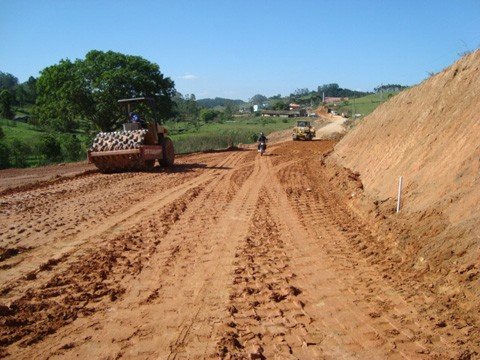 pavimentacao-esta-20-concluida-1 O prazo termina em agosto, mas pode ser ampliado por causa da troca de governo no início deste ano
