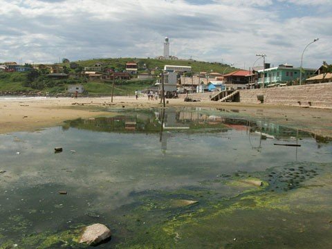 solucao-para-o-esgoto-e-estudada-1 Atualmente, são sete focos de esgoto ‘in natura’ nos 300 metros da Prainha