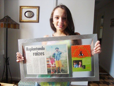 tubaronense-e-destaque-em-filme-1 Rafaela guardou o material de divulgação do curta-metragem que participou quando tinha 6 anos. O cartaz de A Antropóloga também recebe o mesmo cuidado